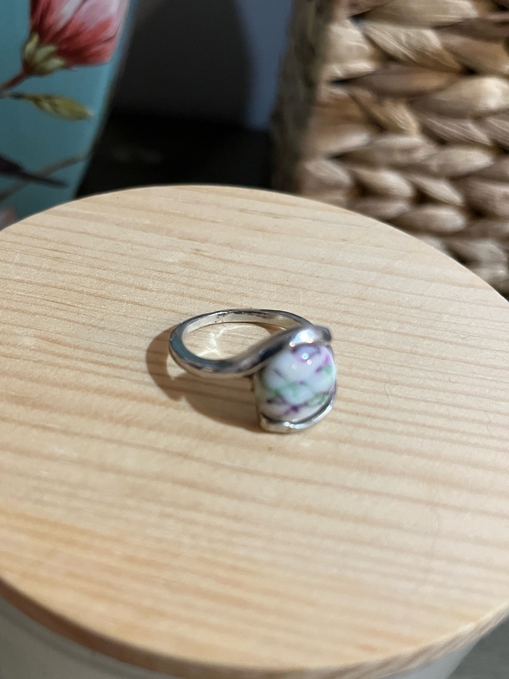 ROUND HOWLITE SILVER TONE FASHION STATEMENT RING WHITE PURPLE GREEN SIZE 10